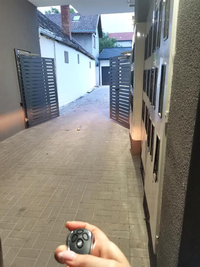 Stan Na Dan M Apartment Novi Sad Luaran gambar